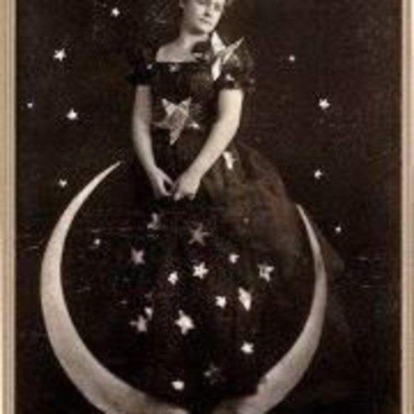 Meet your Posher, Catherine - Picture 1 of 1